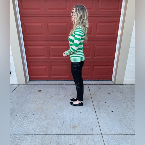 Super soft NWT, Gap pullover. Size small - Picture 3 of 9